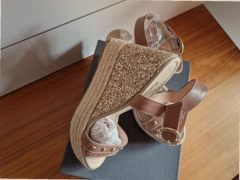 NeroGiardini Sandalen Sexy Keilabsatz Gr. 38 Glitzer Nieten Plateau Neu OVP