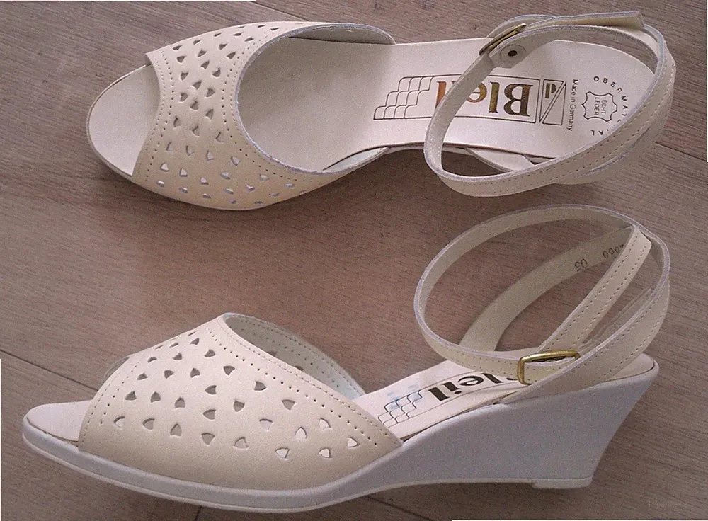 Neu,BLEIL,38,5,UK 5 1/2,Sandalen,Riemchen-Sandalen,Marken Schuhe