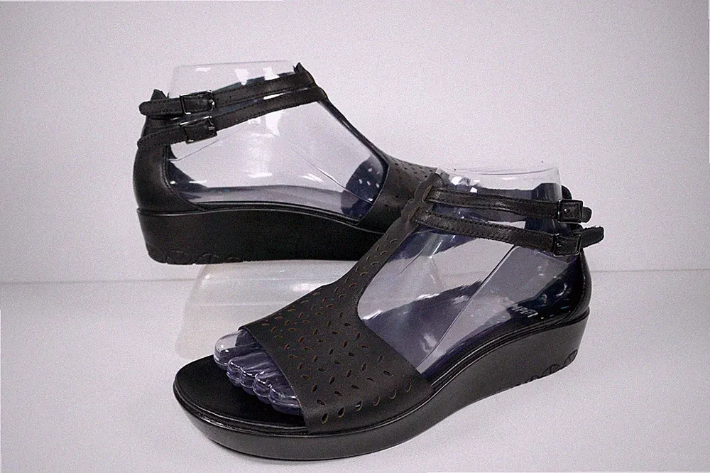 NEU CAMPER SCHWARZ LEDER/LEDER GEFÜTTERT HINTEN GESCHLOSSEN T-STEG GLADIATOR SANDALEN UK 4