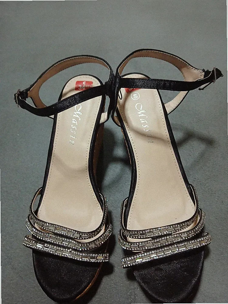 NEU Damen Keilsandalette ,Schwarze Riemchen mit Strassteinen, Gr.40 von Massin
