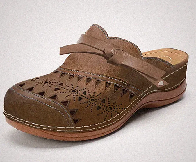 Neu Damen Plateau Pantoletten mit Lochmuster Slip On Sandalen Keilabsatz Lässige