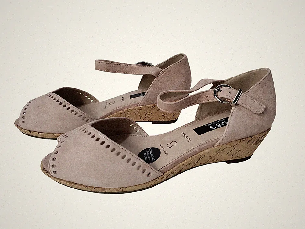 NEU DAMEN-SANDALEN M&S UK 4 BREITE PASSFORM ROSA NUBUKLEDER KEILABSATZ UVP £45