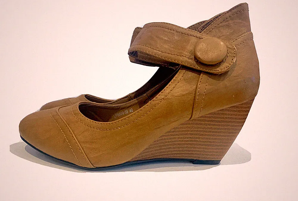 NEU Damen Schuhe Leder Sandale EU 40 UK 7 Beige Leather Wedges -High Heels