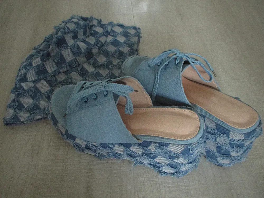 NEU Denim Patchwork Plateau Sandalen & passende Mütze - Größe UK 5