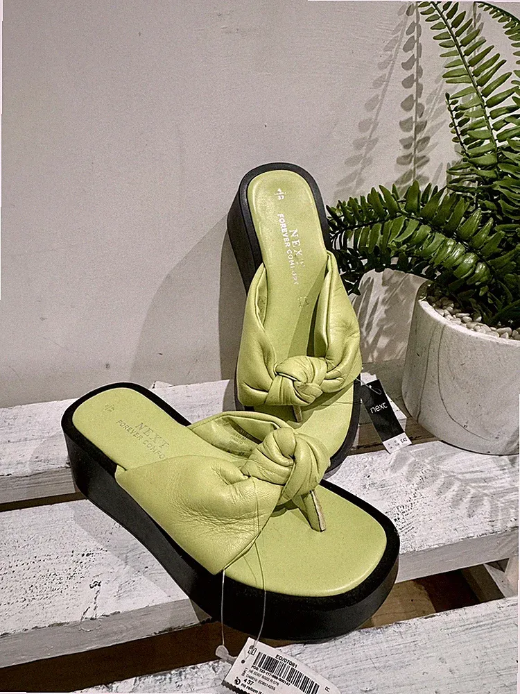 Neu mit Etikett Next Forever bequeme offene Retro-Schieberegler aus echtem limettenfarbenem Leder mit Keilabsatz UK 4 37