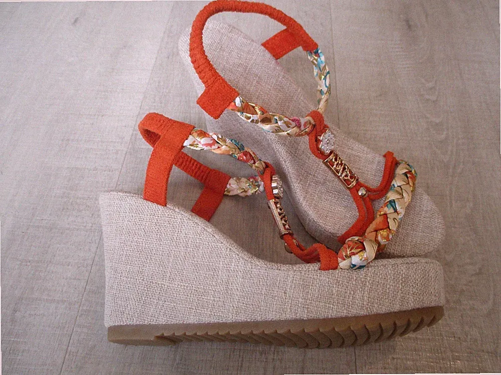 NEU Orange/Bunt Keilabsatz Sandalen - Größenwahl