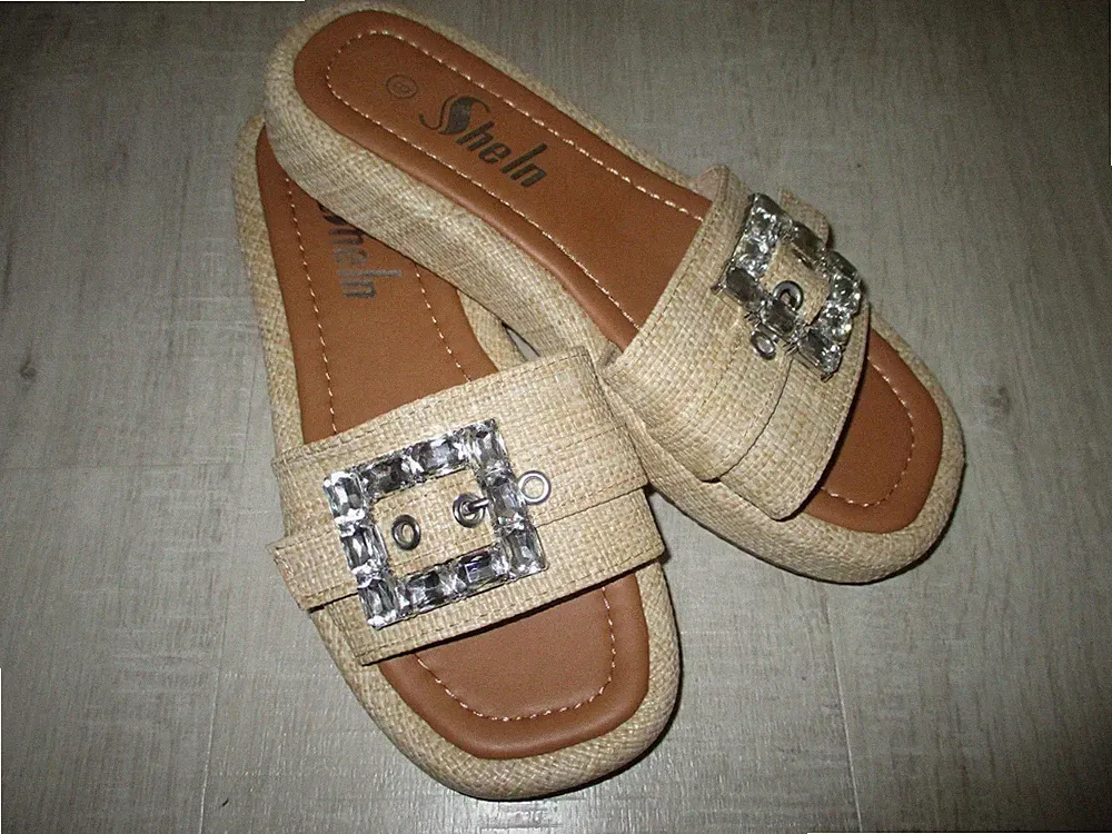 NEU Pantoletten/Sandalen mit Strassschnalle - natur - Größenwahl