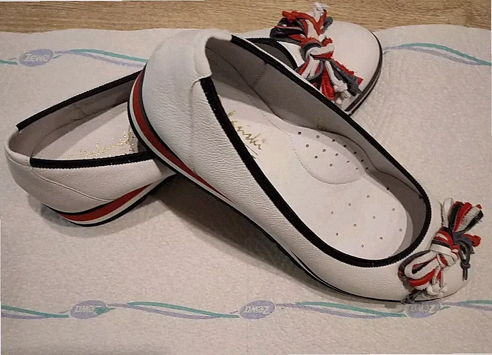 NEUE Damenschuhe Gr. 39(26,1 cm) Echtleder mit Keilabsatz