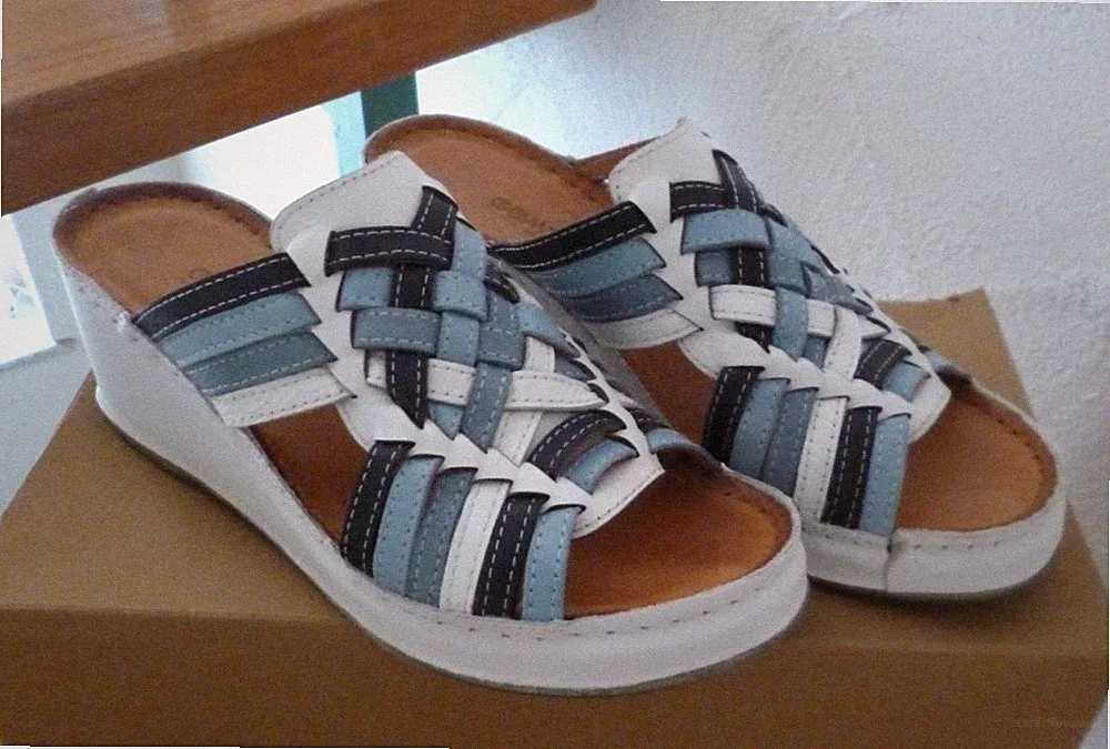 neue Leder Sandalen 38 von GEMINI Keilabsatz Schick in weiss blautöne NEU