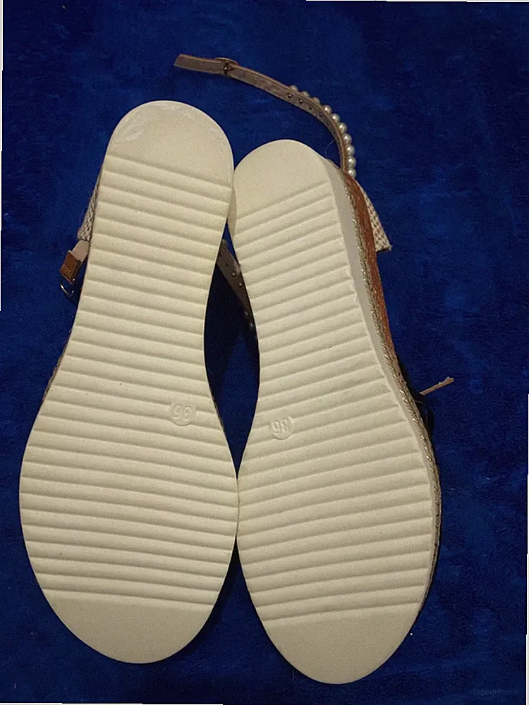 neue schöne Keilabsatz Schuhe Größe 36