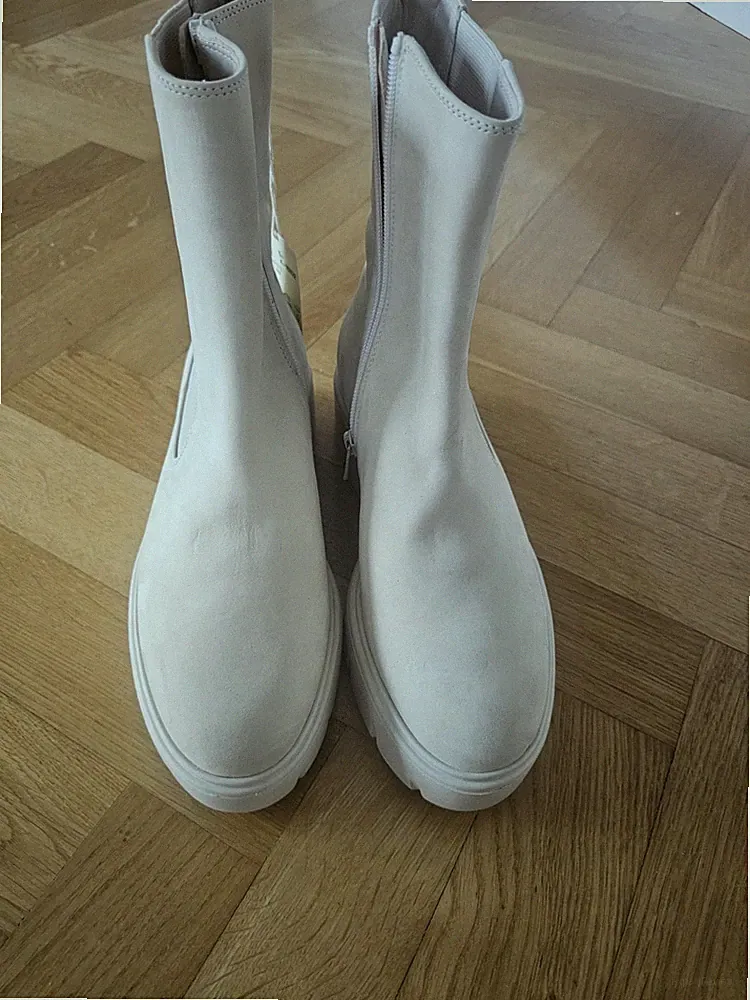 Neue ungetragene Högl Stiefelette 38