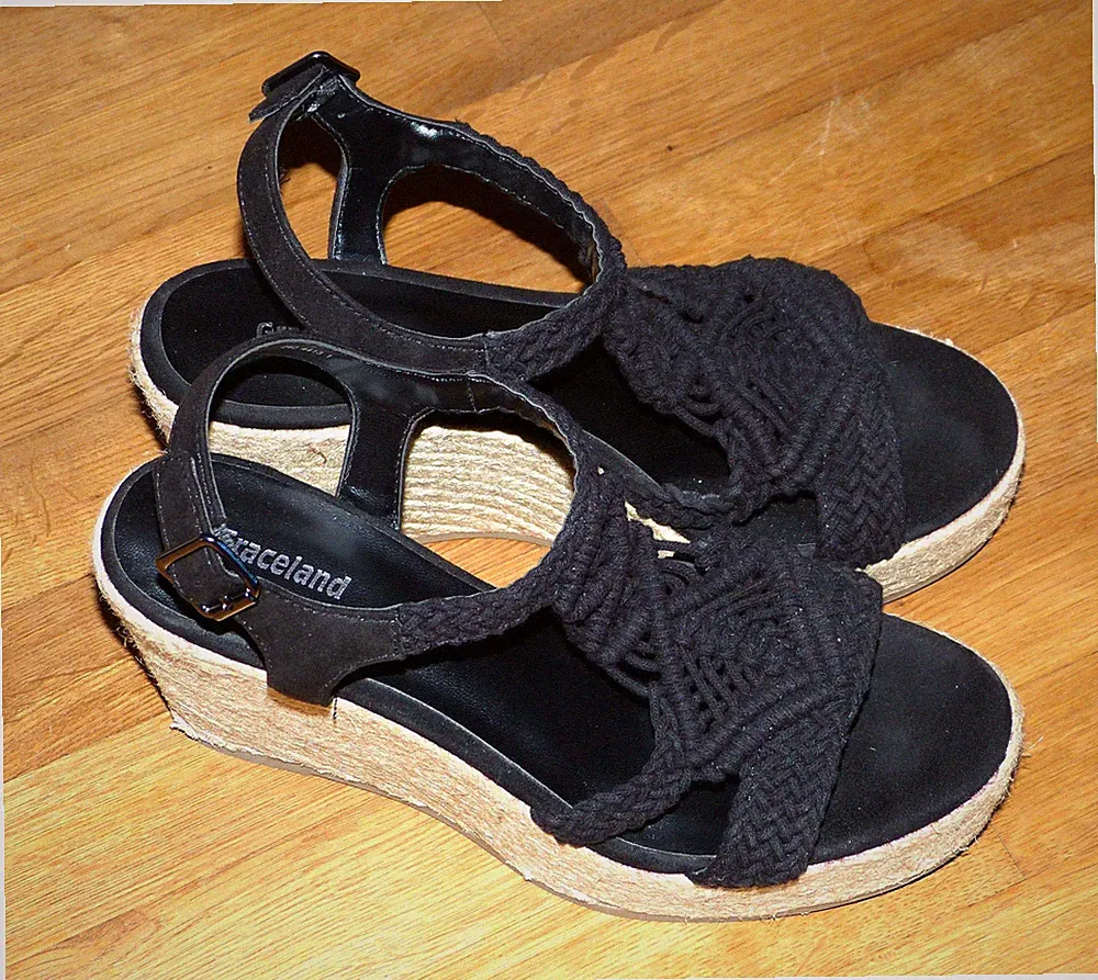 Neuwertige Damen Sandalen BOHO Wedges Absatz Gr. 38 schwarz Makramee DEICHMANN