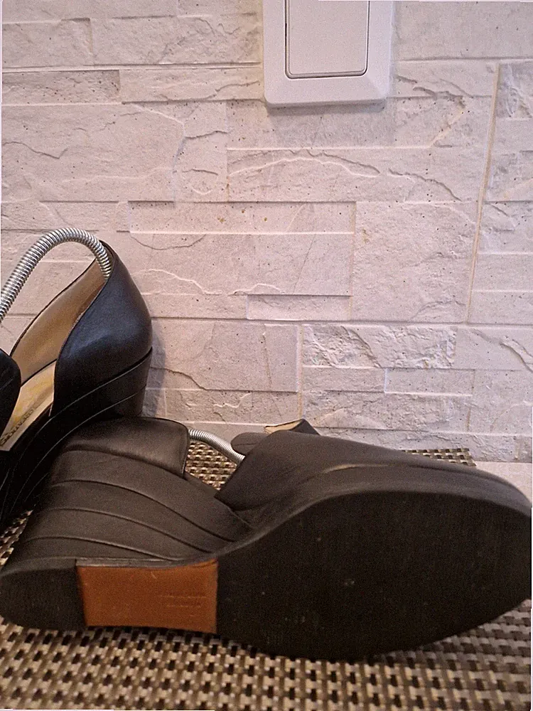 NEUWERTIGE elegante schwarze Echtlederschuhe von Ferragamo's Creations Gr. 38,5