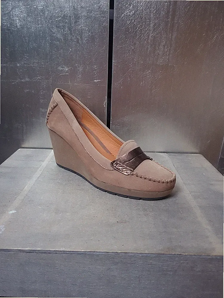 Neuwertige GEOX Pumps Gr 39 Wildleder Keilabsatz Schuhe High Heels beige 2103