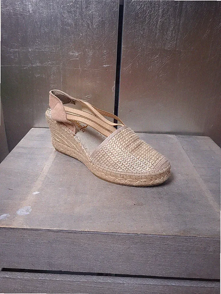 Neuwertige VIDORRETA Sandaletten Gr 36 creme beige Sandalen Plateauschuhe 2148