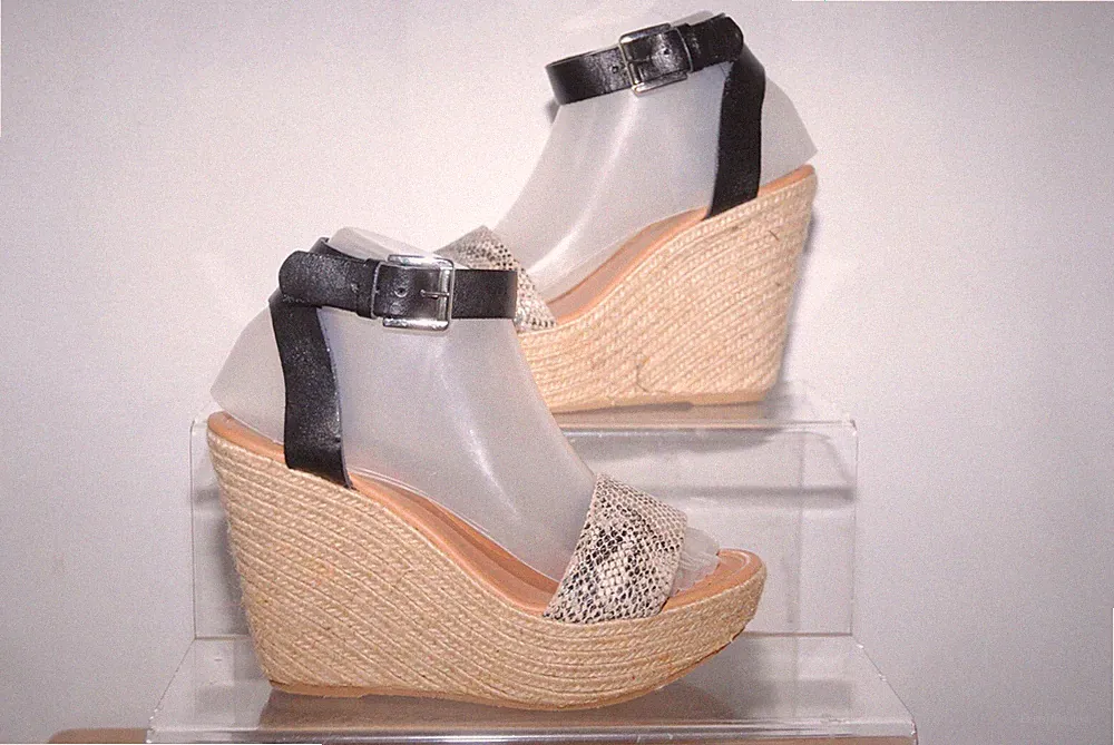 Next Damen-Plateausandalen schwarz grau cremefarben Keilabsatz UK-Größe 5