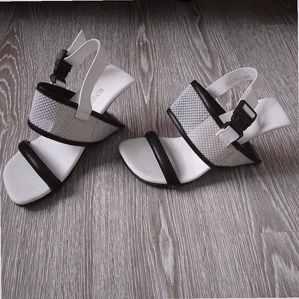 _ (´°`O´°`)\_ Sandalette Gr. 37 - außergewöhnliches Design - Muyisexi
