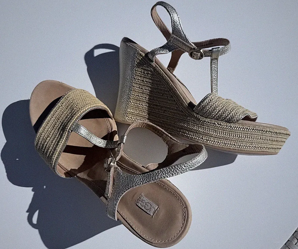 🔥orig. UGG Sandaletten Gr. 40 / W9 Gold Beige Echtleder Keilabsatz Plateau, TOP