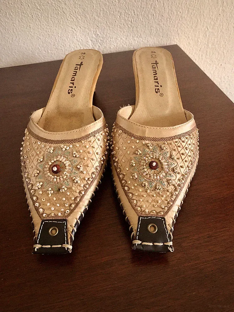 Pantolette orientalisch bestickt von Tamaris Größe 38 goldfarben