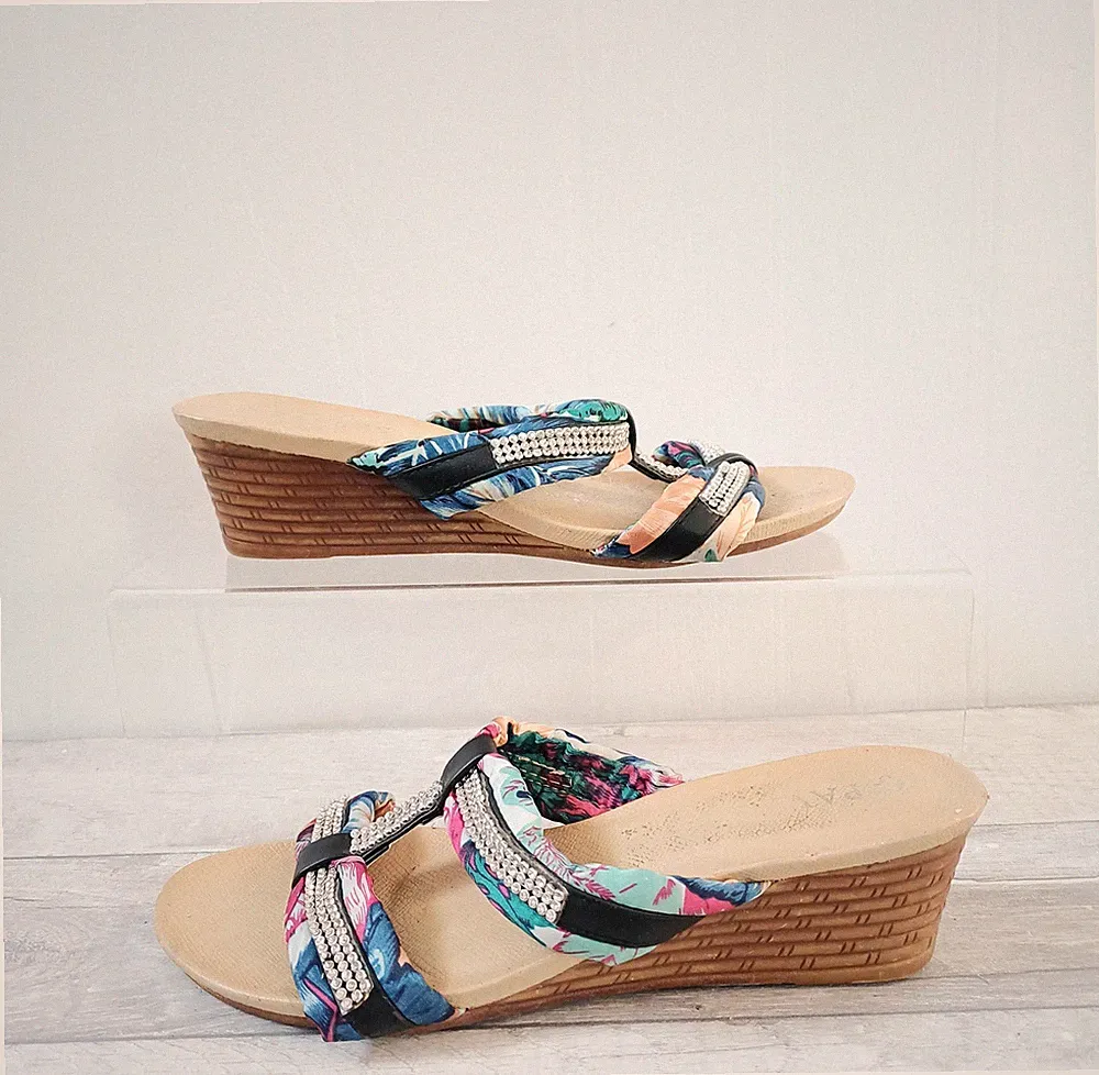 Pavers Sandale Schuhe Größe 7 Damen blau Blumendruck Keilabsatz Flip Flops Edelsteine