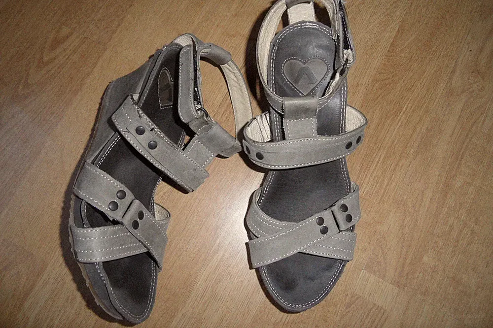 Peep Toes ACES Keilabsatz grau Lederriemchen Größe 37