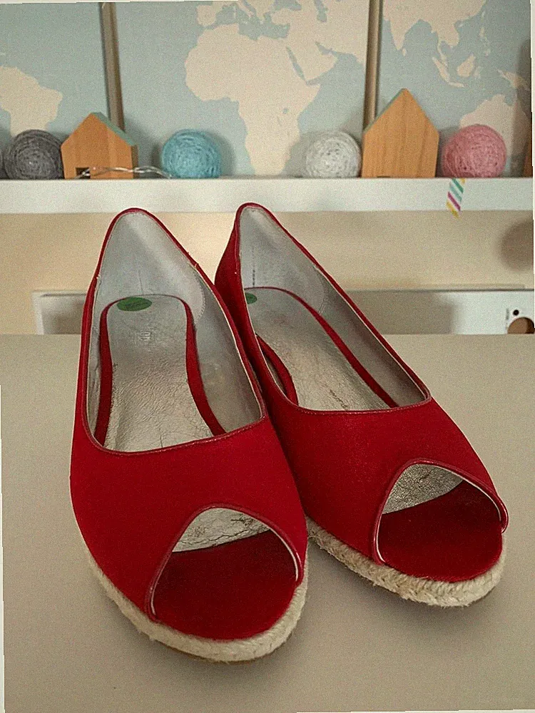 PeepToe-Pumps mit Keilabsatz von FlipFlop rot Größe 40