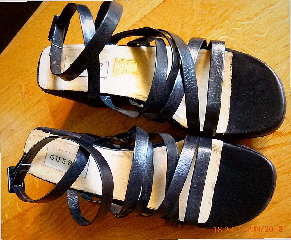 Plateau-Sandaletten von GUESS 36