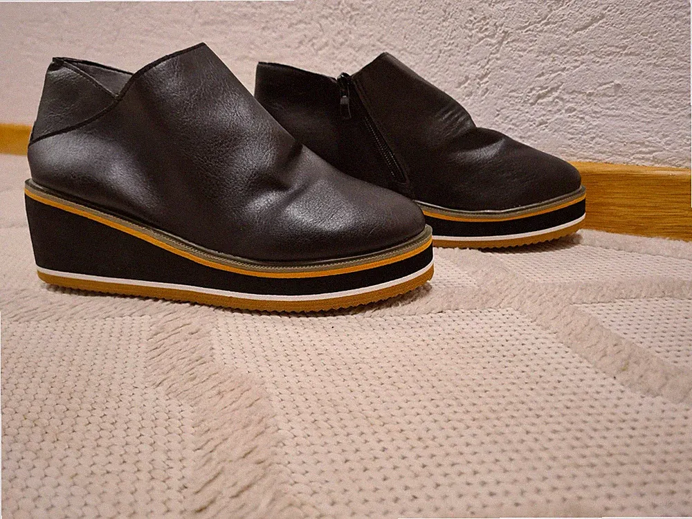 Plateau Stiefeletten Schwarz mit Keilabsatz, NEU, GR. 38