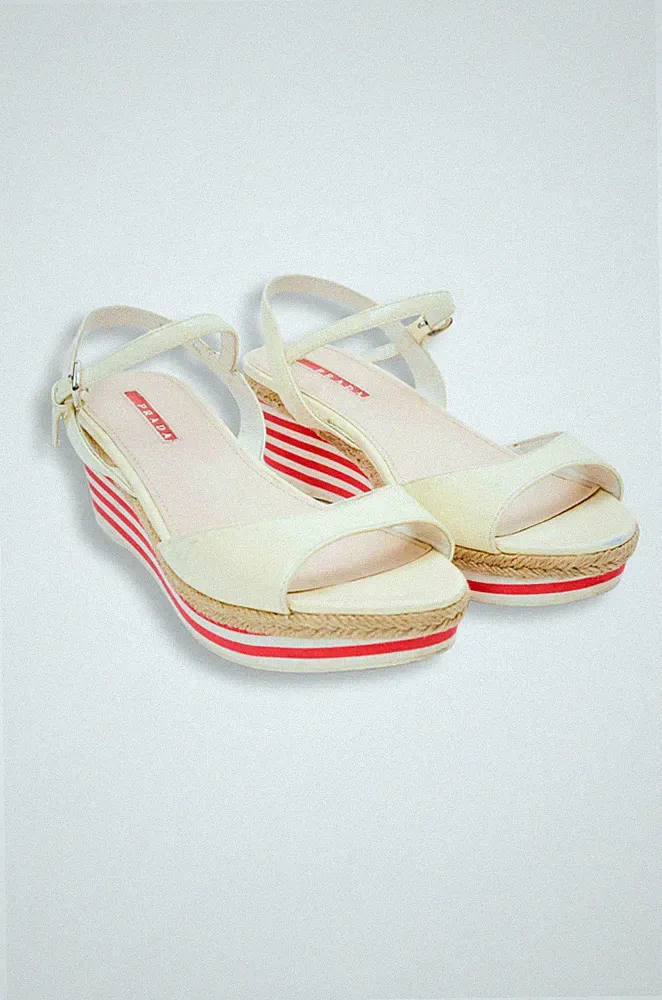 Prada Lackleder Keilsandaletten - Größe 38,5 (Made in Italy)