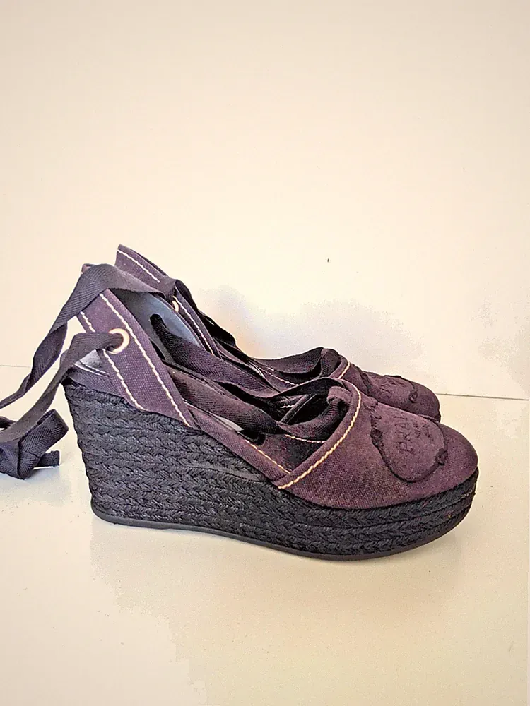PRADA Sandalen 36 Espadrilles Wedge Keil Absatz Plateau LILA Canvas Stoff Logo