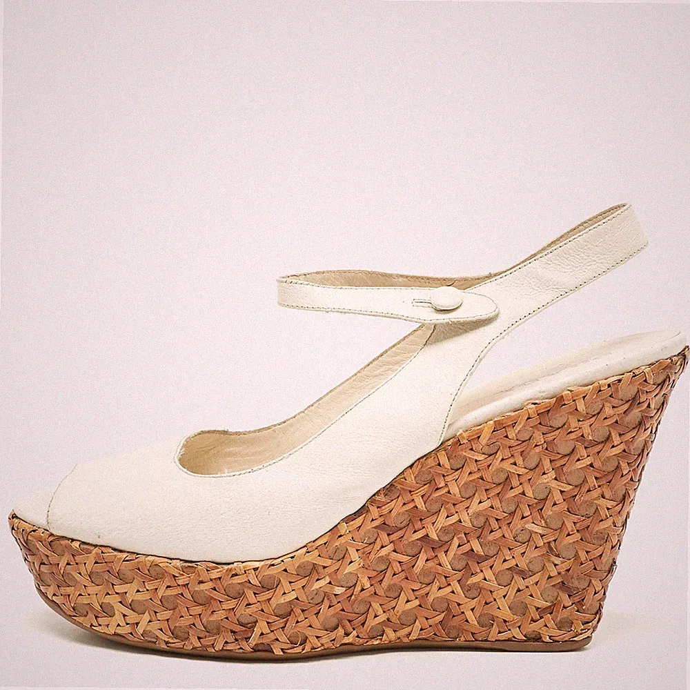 Prada Sandalen weiß Leder Plateau Keilabsatz Riemchen Größe 40