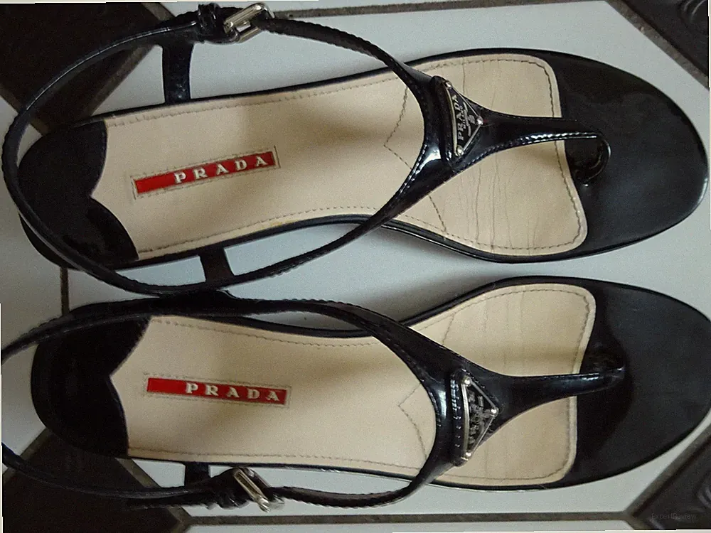 PRADA Sandaletten Zehentrenner Gr.39,5 schwarz Lackleder Keilabsatz 4,8 cm