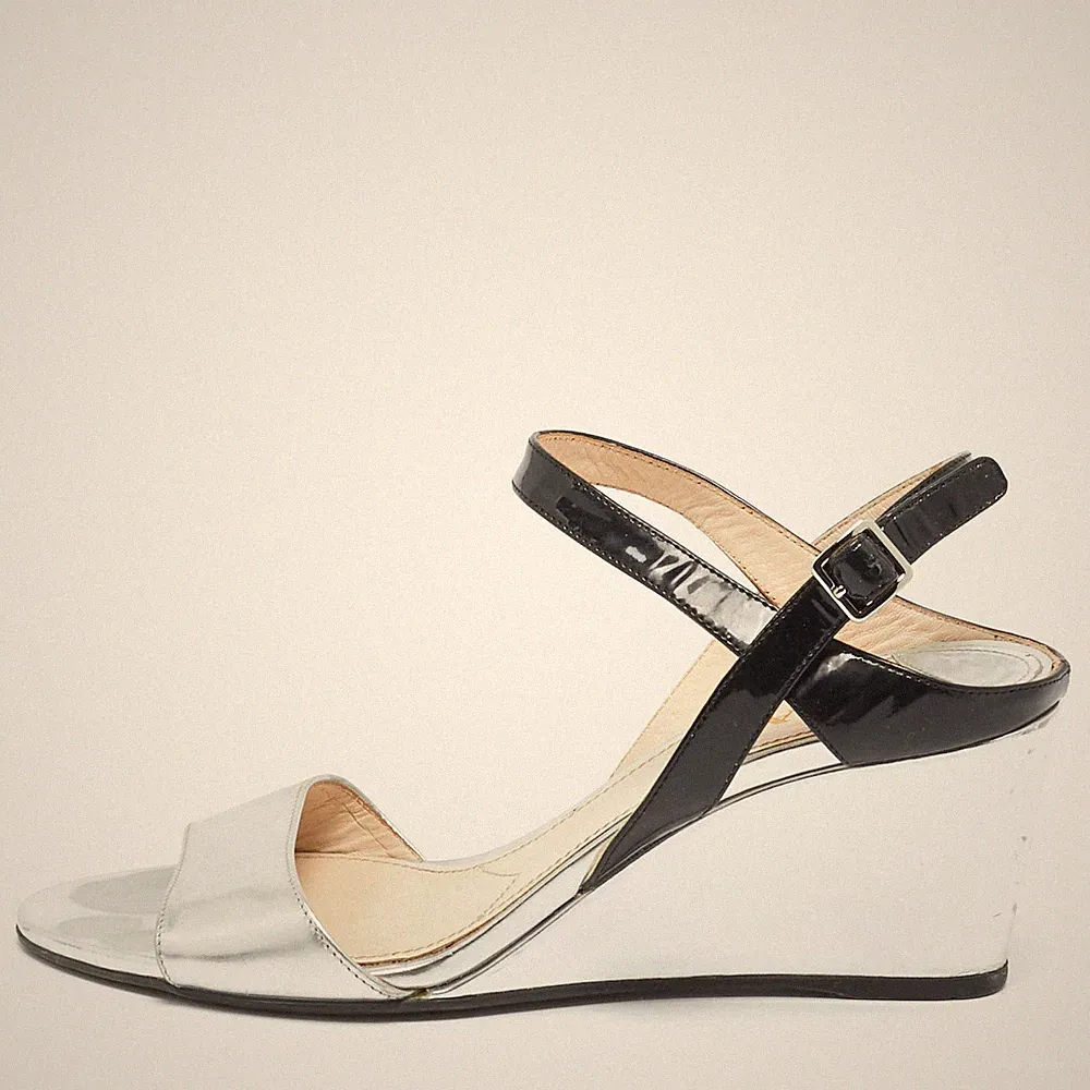 Prada Schwarz Silber Lackleder Keilabsatz Slingback Sandalen Größe 38,5