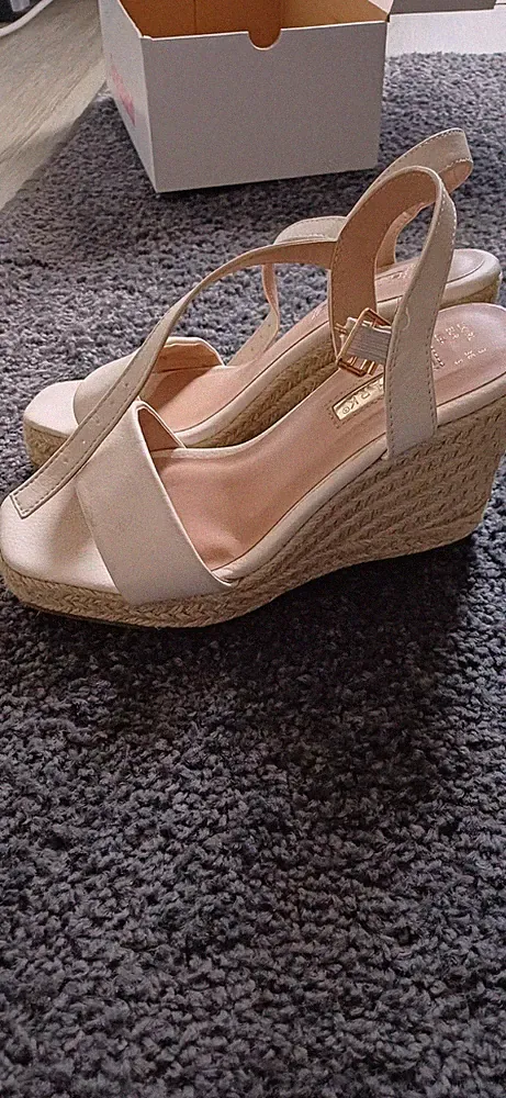 Primark Damen Keilabsatz Sandalen EU 36 Beige Kunstleder Riemchen Schnalle