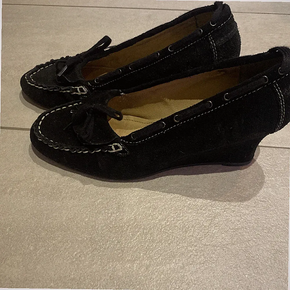 pumps 39 schwarz Mit Weißen Abnähern Marke Street Keilabsatz 7 cm