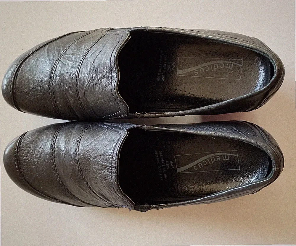 PUMPS MIT NIEDRIGEM ABSATZ Schwarz LEDERSCHUHE DAMENSCHUHE