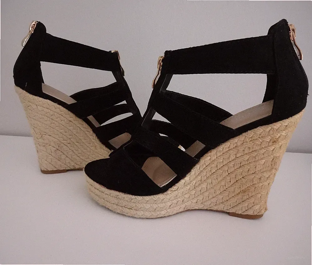Queentina Sandalen mit Keilabsatz in Bast-Optik Gr.37 schwarz-beige wie neu