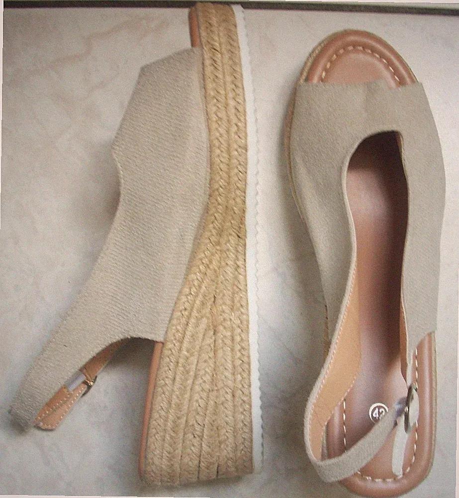 R beige Sandalen mit Plateausohle und Keilabsatz Gr. 42 (UK 9) NEU +UNGETRAGEN