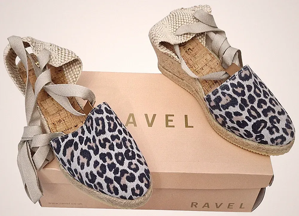 RAVEL Antora Damen-Espadrilles Keilabsatz Wildleder Tiermotiv flache Sandalen UVP 69 £