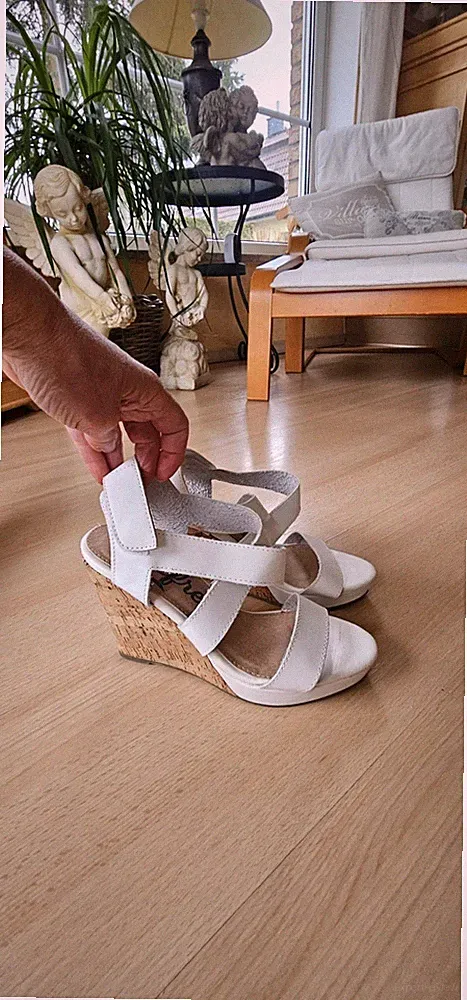Refresh Leder Sandalen Weiß Keilabsatz 38 wie Neu