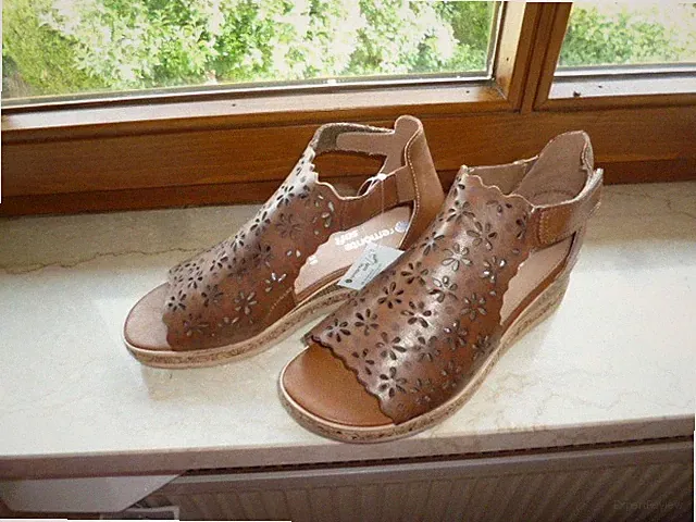 Remonte Damen Leder Keilsandalen Gr. 39 NEU