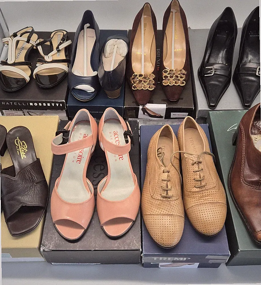 Restposten Damenschuhe Sandalen Pumps Keilabsatz Lackleder Größe 36 - 8 Paar