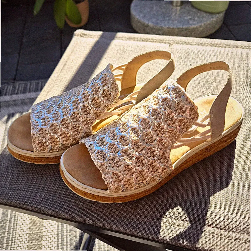 Rieker Antistress Damen Riemchen-Sandalen Keilabsatz Beige/Silber 38 Weit