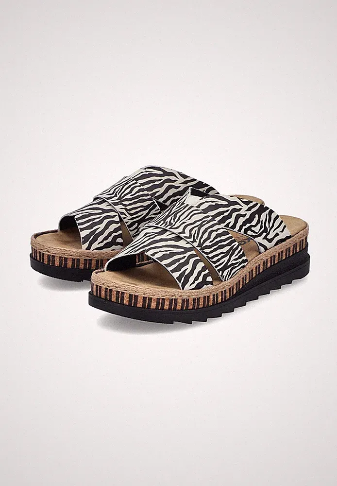 Mehrfarbige Keilabsatz-Sandalen