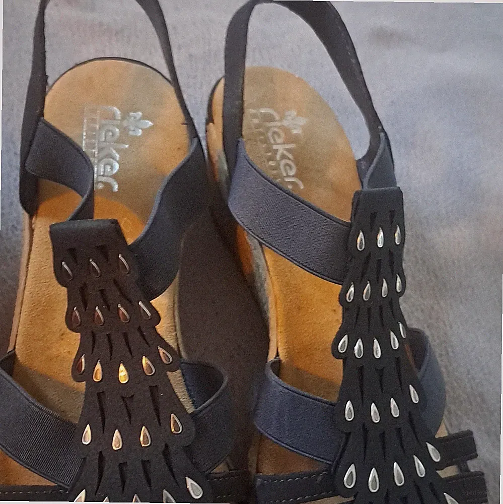 rieker sandalen damen keilabsatz schwarz