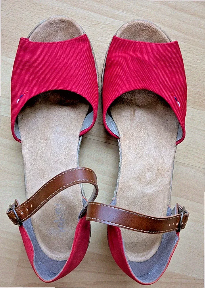Rieker Sandalen rot mit leichtem Plateau Gr 39