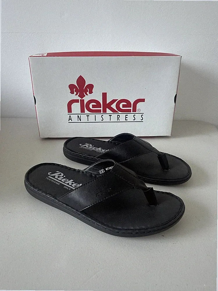 Rieker schwarze Leder Pantoletten Gr. 8 41 Flip Flops Zehensteg Keilabsatz