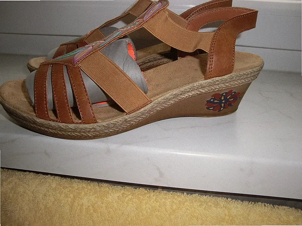Riker Sandalette Keilabsatz Wedge Riemchen slip on Gummizug Bätterdeko Gr. 37