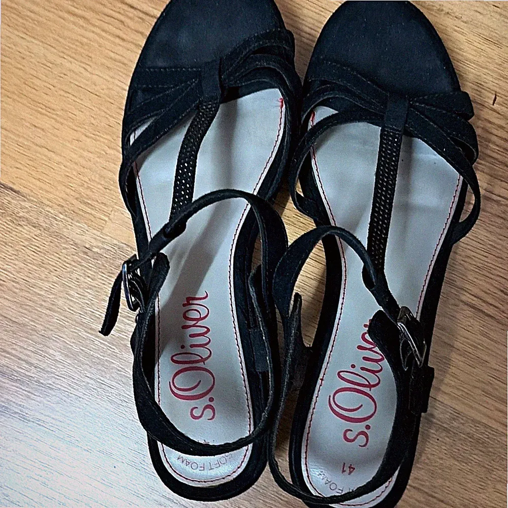 s.Oliver Damen Riemchen-Sandalen Schwarz Keilabsatz Mittel EU 41 Schnalle