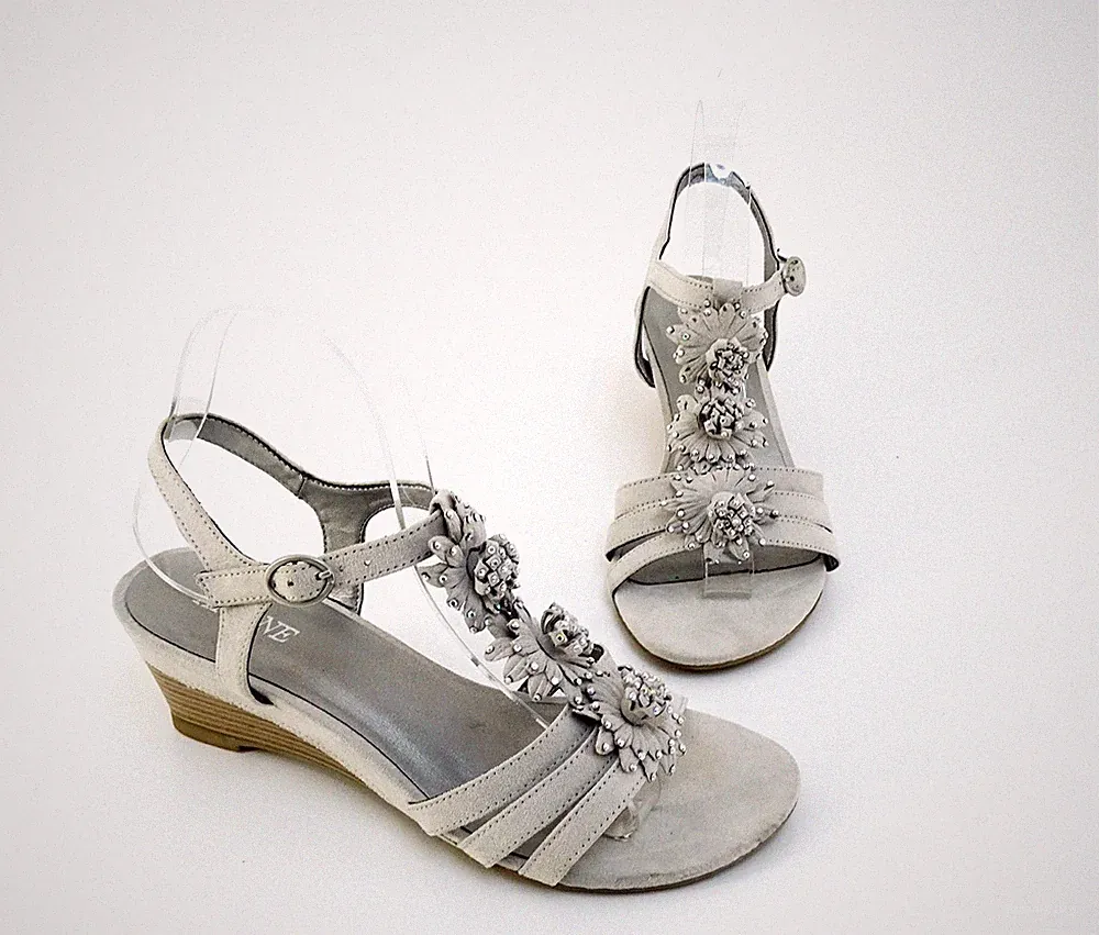 Sandalen Ariane Keilabsatz Kunstleder hellgrau Gr. 39